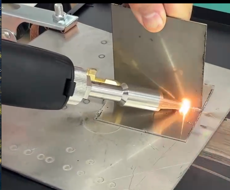 Handheld Laser Welder With Air - огляд і ціна Industrial Laser Welder Constant